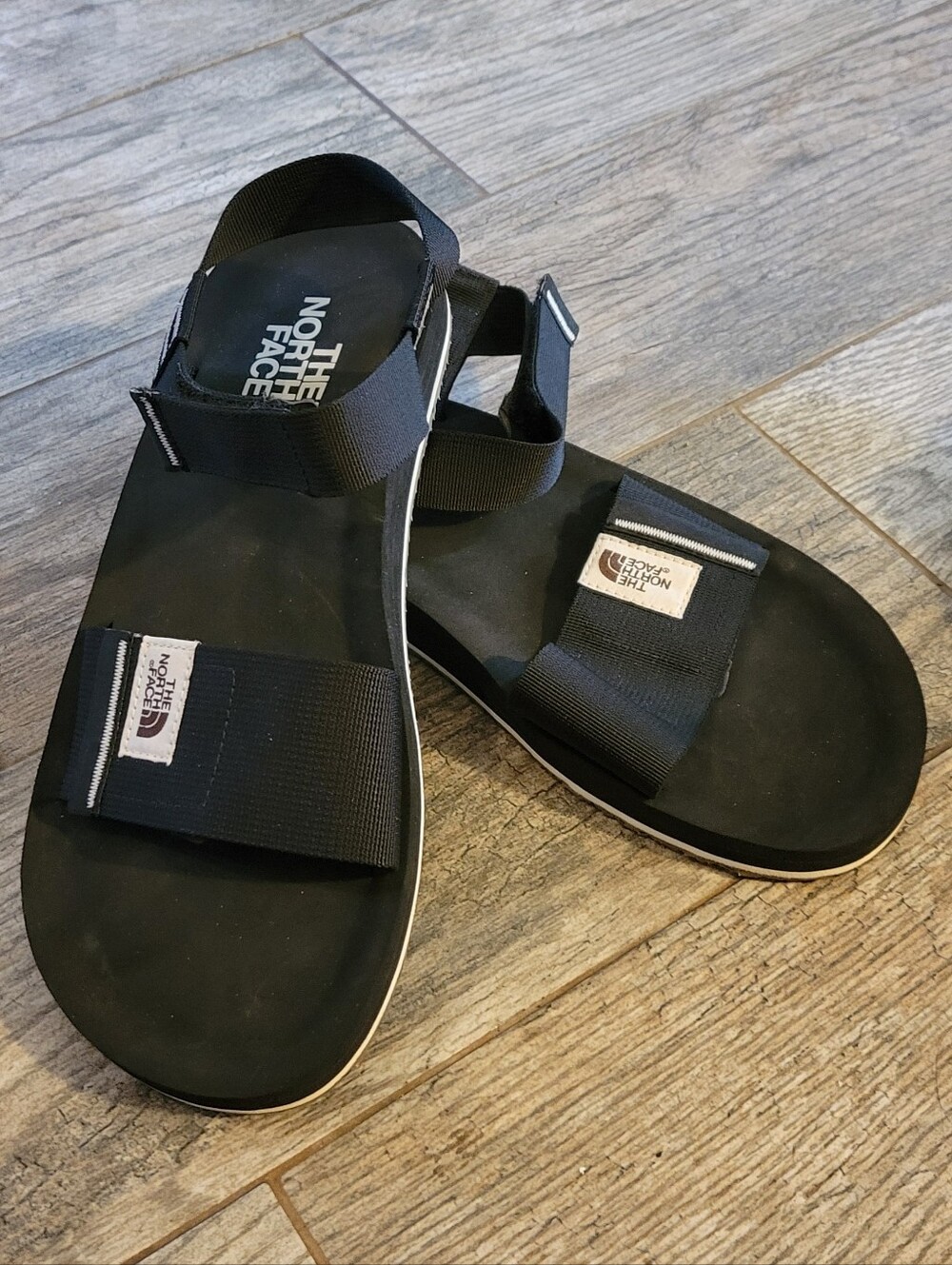 The North Face Skeena Sandals Lightweight Breathable Double Strap Black Outdoor